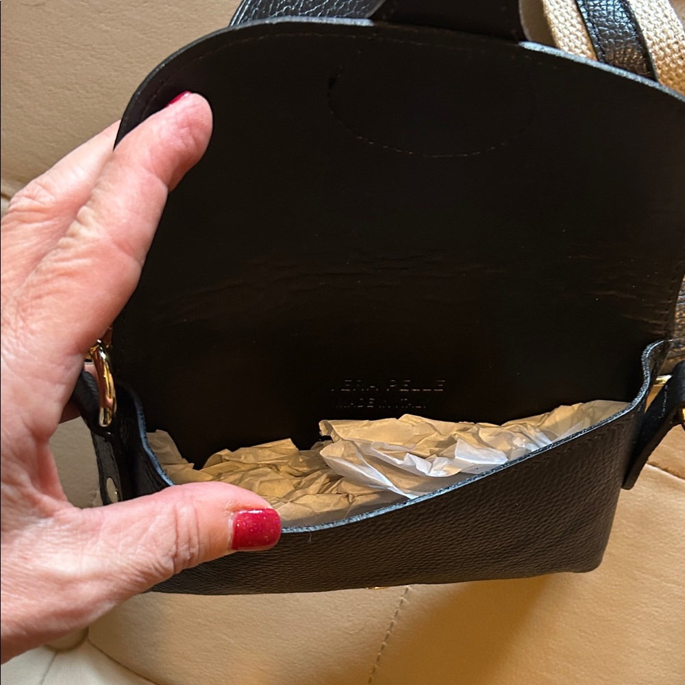 Vera Pelle Black Crossbody Bag with Striped Strap - Picture 3 of 6